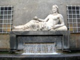 Statue to the river Dora